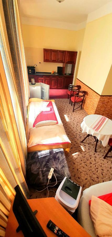 100 Eves Fogado Bed & Breakfast Szatymaz Екстериор снимка