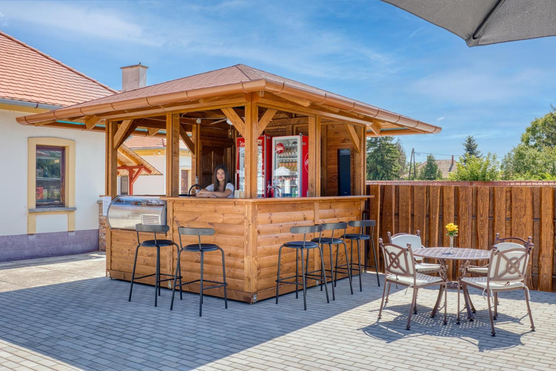100 Eves Fogado Bed & Breakfast Szatymaz Екстериор снимка