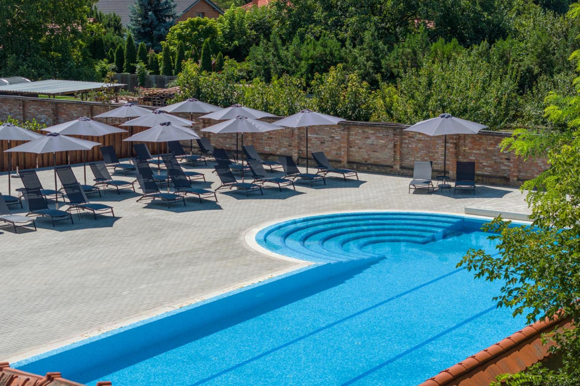100 Eves Fogado Bed & Breakfast Szatymaz Екстериор снимка