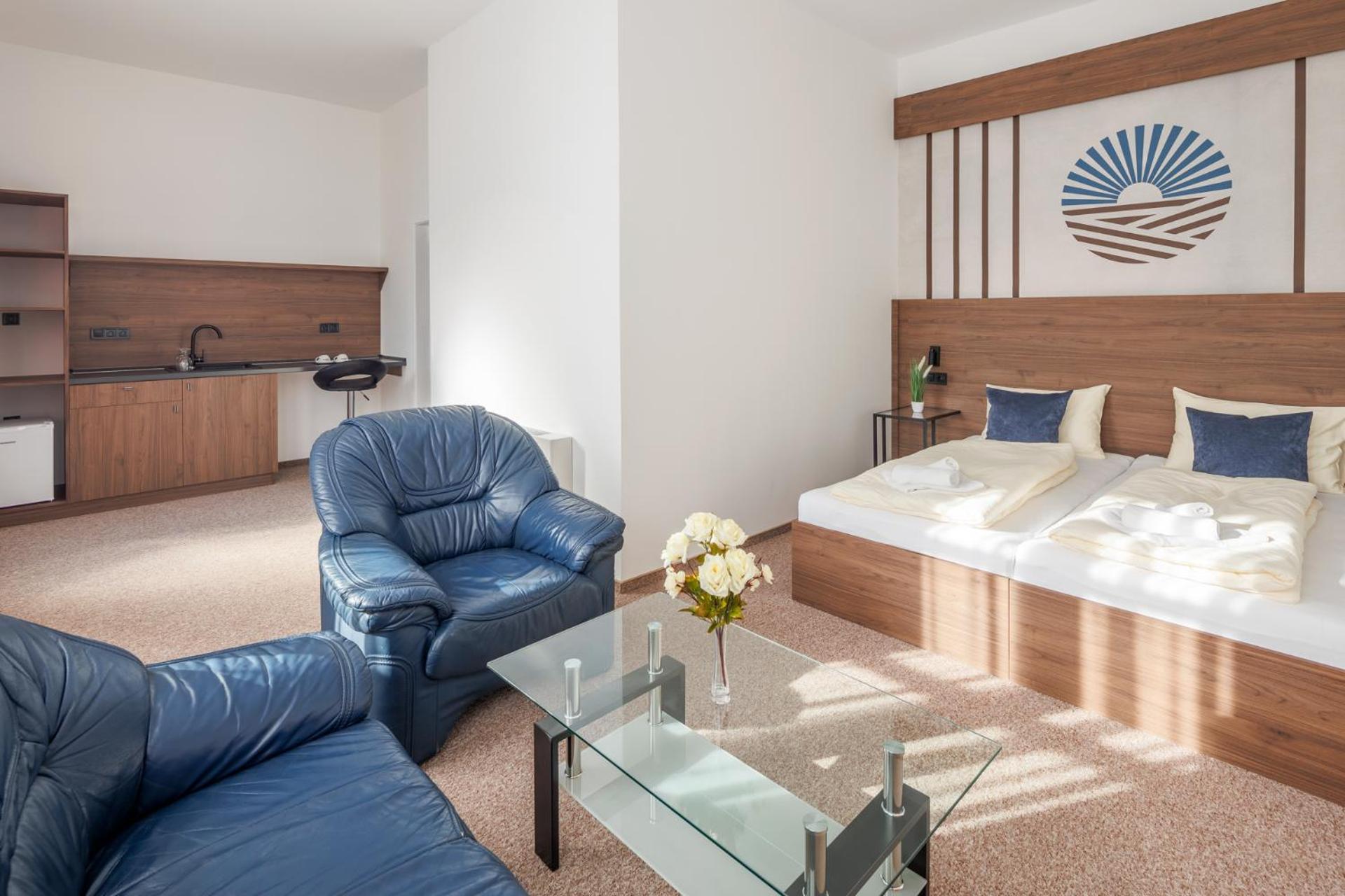 100 Eves Fogado Bed & Breakfast Szatymaz Екстериор снимка
