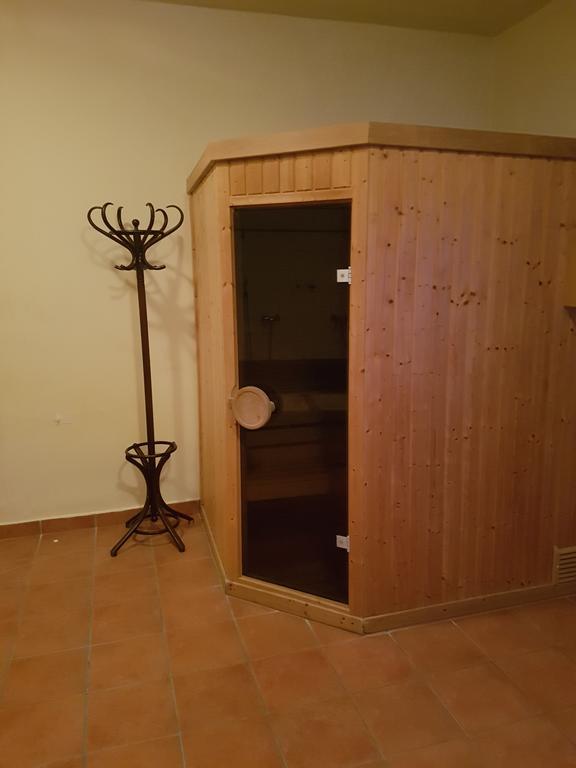100 Eves Fogado Bed & Breakfast Szatymaz Екстериор снимка