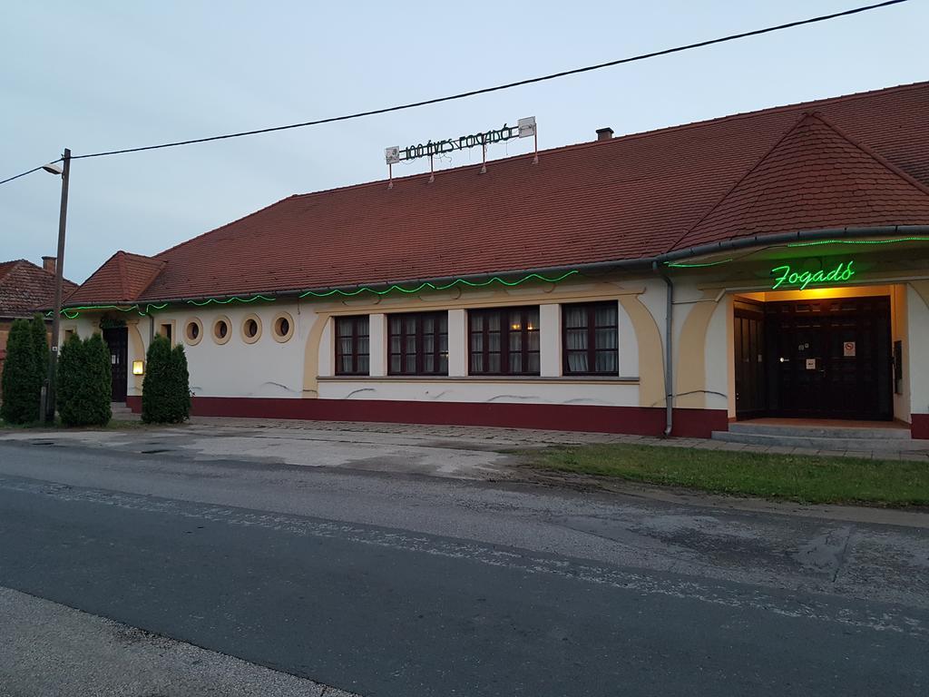 100 Eves Fogado Bed & Breakfast Szatymaz Екстериор снимка